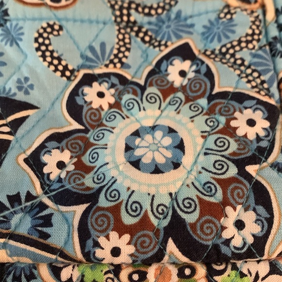 EUC Ver Bradley Shoulder Bag in Bali Blue - Picture 3 of 6